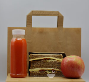 Basic lunch bag with sandwich, juice and apple